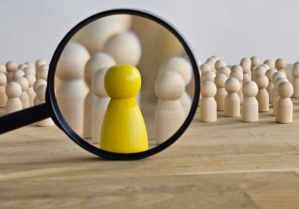 Magnifying glass highlighting yellow figure